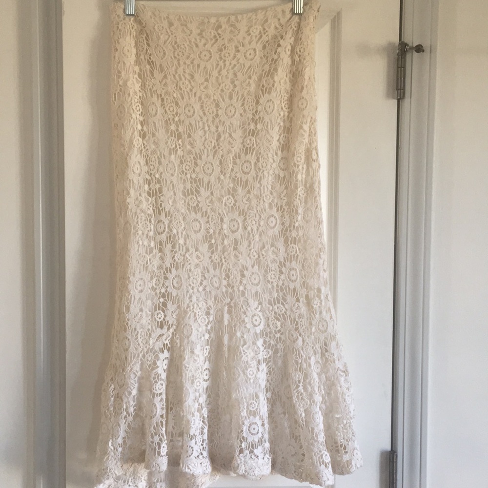 Lace skirt